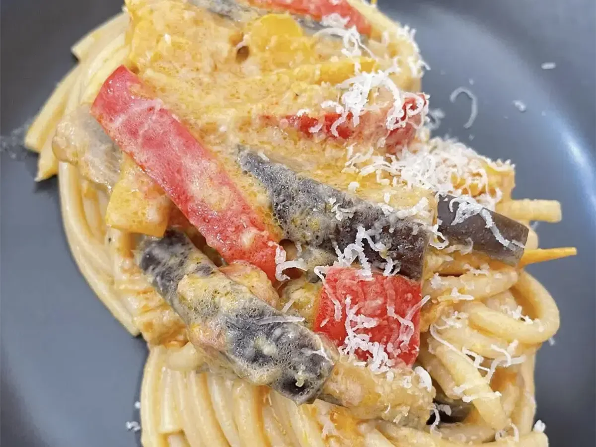 Bucatini al faro: la ricetta originale e cremosa della tradizione napoletana