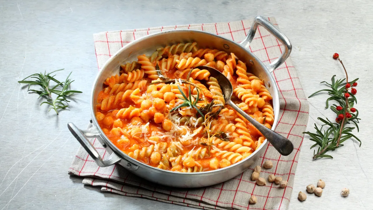 Pasta e ceci della nonna: la ricetta classica cremosa con fusilli