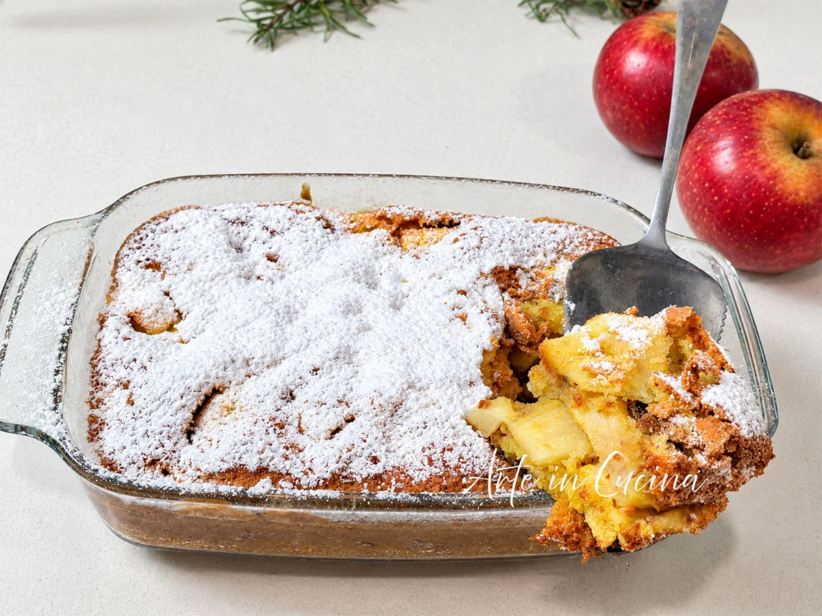 Torta di mele, noci e uvetta in teglia: il dolce soffice pronto in 5 minuti